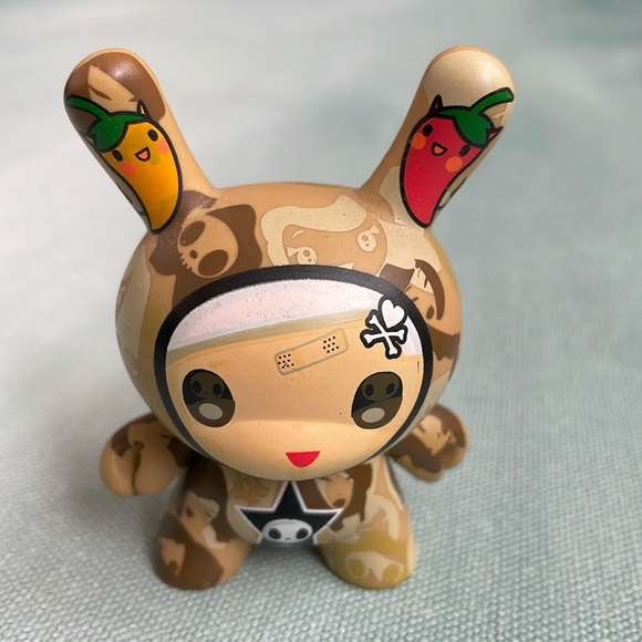 Kidrobot Dunny Series 3 Tokidoki Simone Legno Figure 2006 - Picture 3 of 9